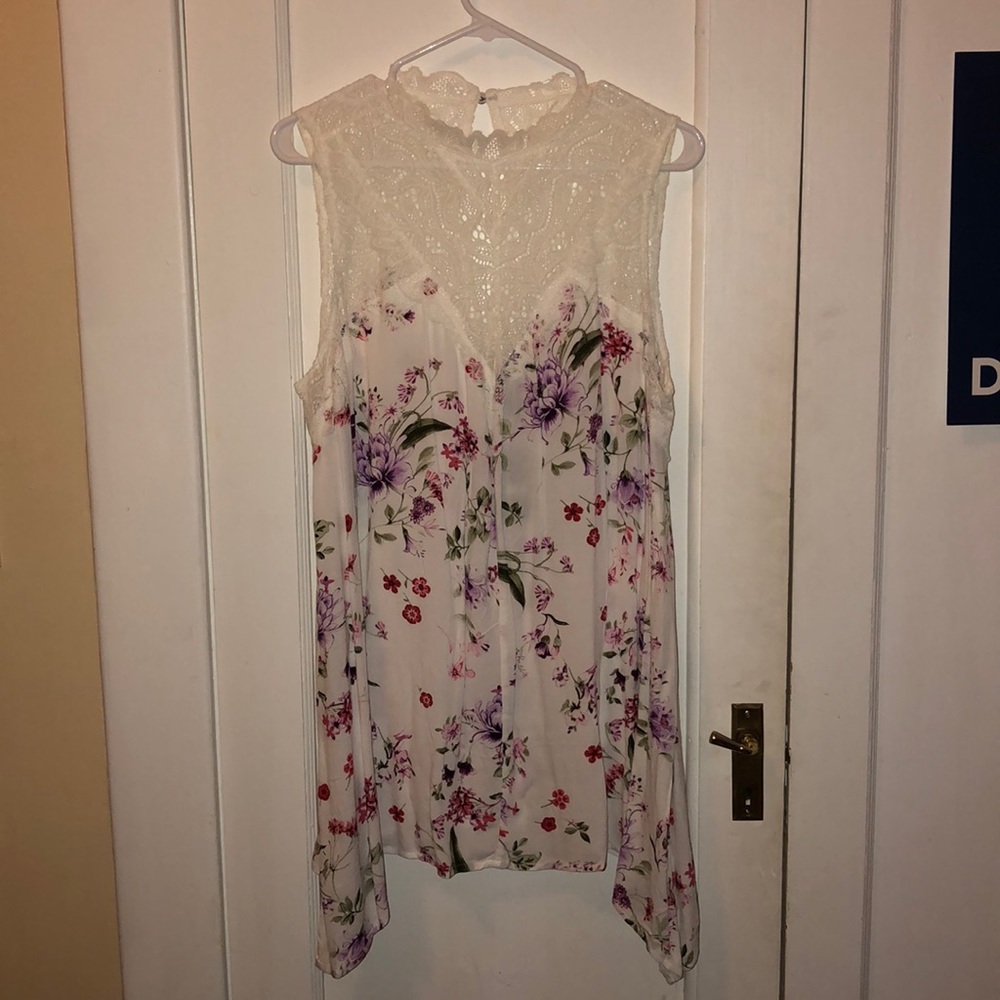 Torrid white ivory sleeveless crepe lace tank